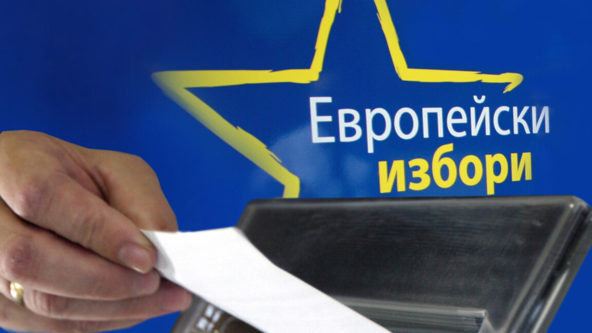 Млади хора на среща с евродепутати в парламента