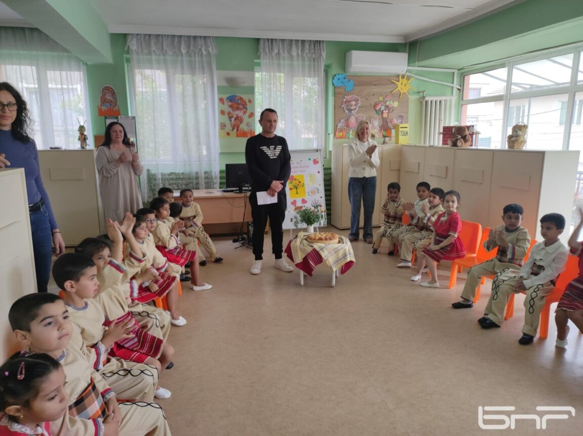 Благоевградската детска градина „Здравец“ с празнично тържество за  Деня на християнското семейство