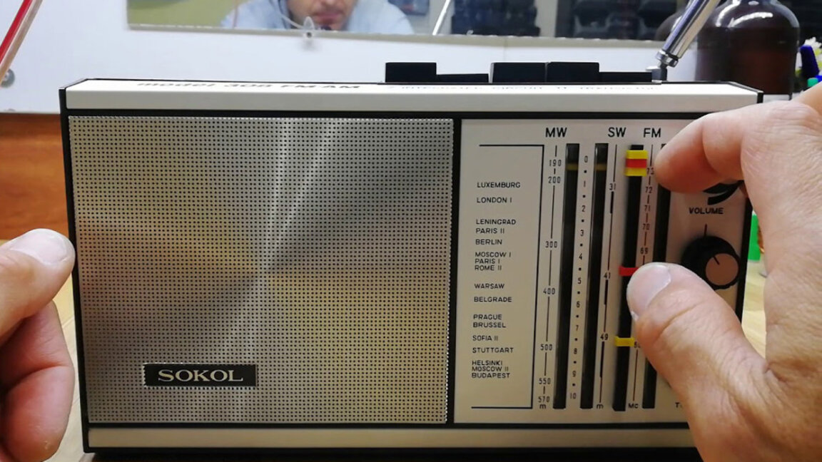 1970’te abim askerlik dönüşü bana “Sokol” markalı radyo getirdi