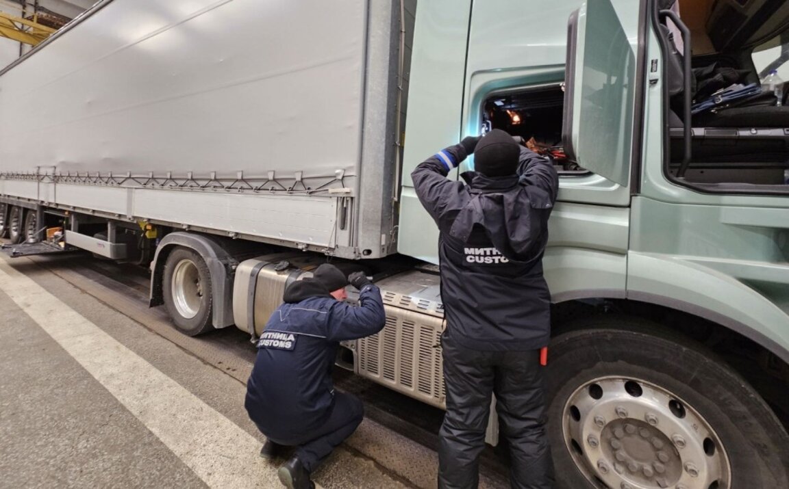 В Агенция "Митници" наградиха отличили се с професионализма си служители