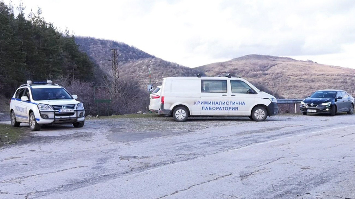 Властите разследват масово убийство или самоубийства с 6 жертви