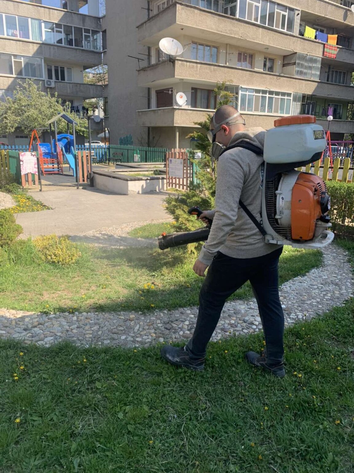 В Кърджали пръскат срещу комари и кърлежи