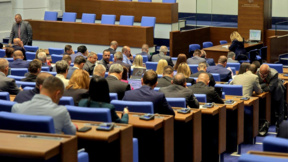 Депутатите продължават спора за минималната заплата