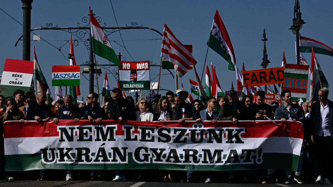 Привърженици на унгарския премиер Виктор Орбан на митинг в Будапеща, 15 март 2026 г.