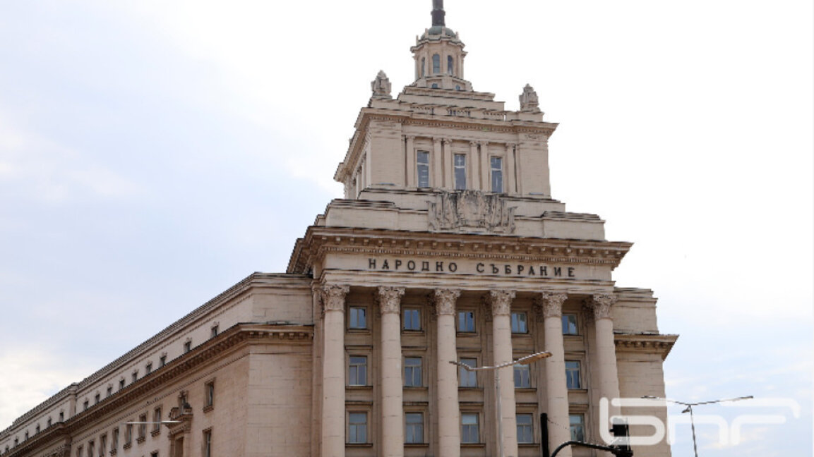 Първо заседание на 51-ото НС, 7 протеста посрещат новите депутати