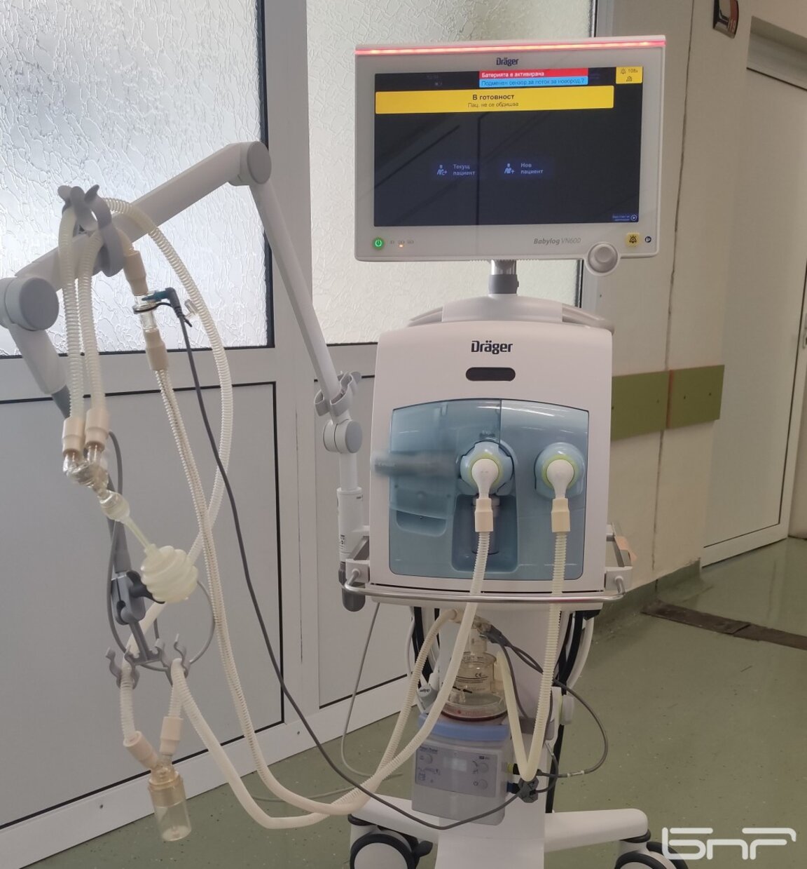 Благодарение на инициативата „Българската Коледа“ в края на 2023 г. в Клиниката по детска хирургия към Университетската болница „Свети Георги“ в Пловдив беше предоставен като дарение модерен респиратор.