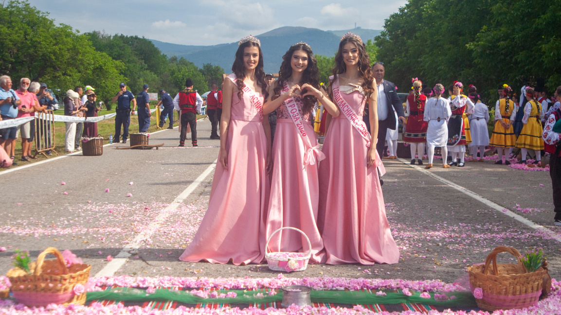 Rose Queen Denitsa Malcheva and her runners-up led the traditional procession through the central streets of Kazanlak