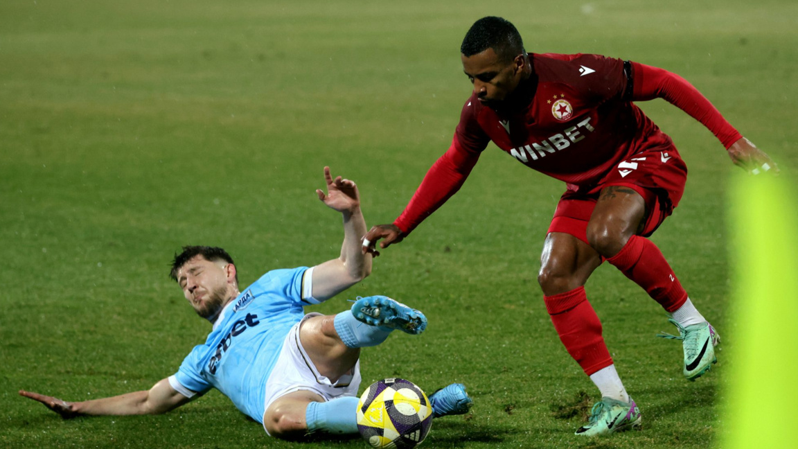 Пастор (вдясно) е бил задържан с 2,3 промила алкохол.