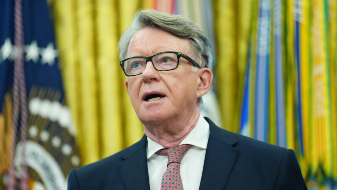 Лондонската полиция разследва за злоупотреби бившия посланик в САЩ