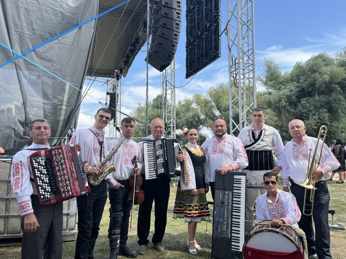 Болгарский фольклор на этнофестивале "Единство через многообразие" в Тараклии