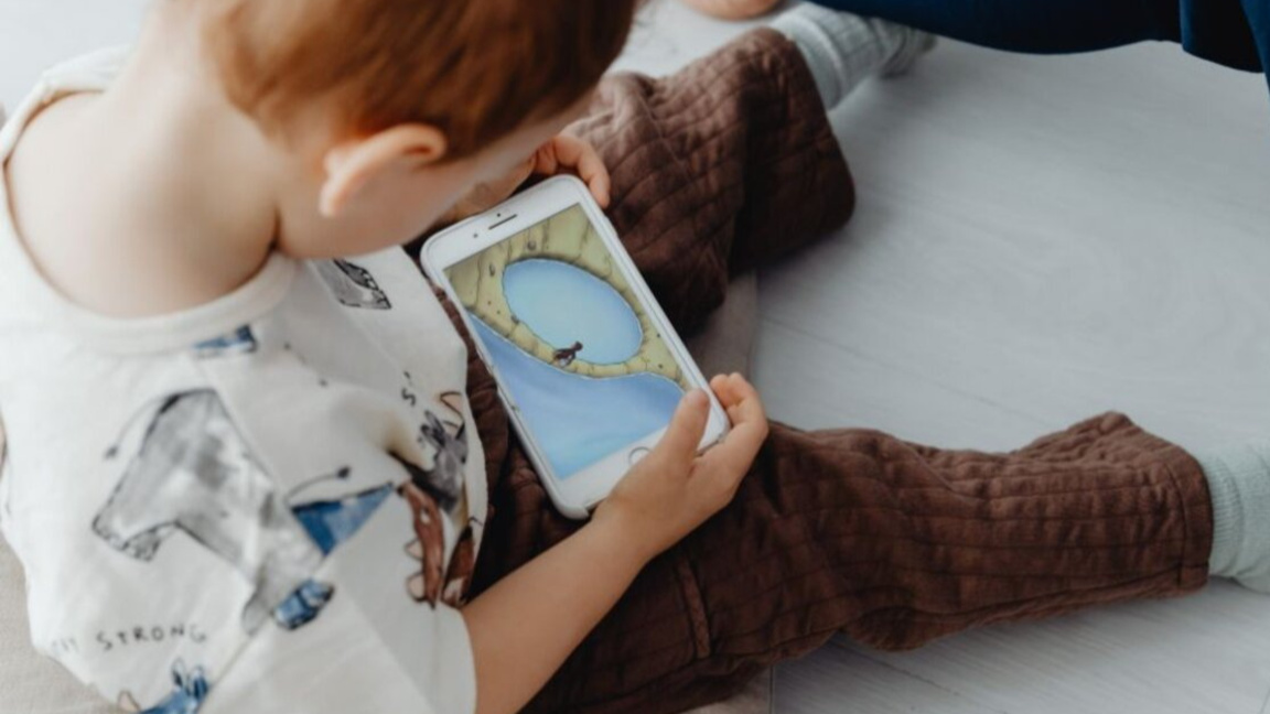 Екранната зависимост и рисковете за детското развитие