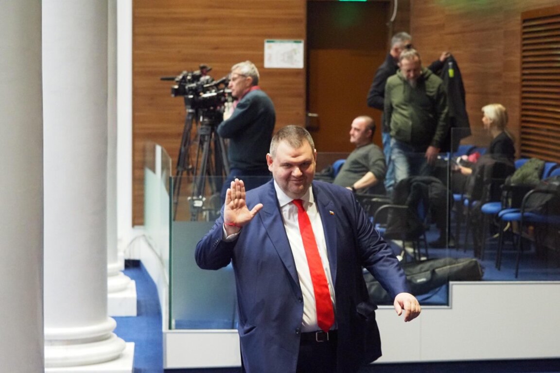 “DPS-Novo Naçalo” partisinden Avrupa liberal ailesinden ayrılma kararı