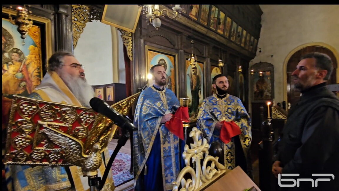 Отец Иван: Гладната стачка приключи, протестът не