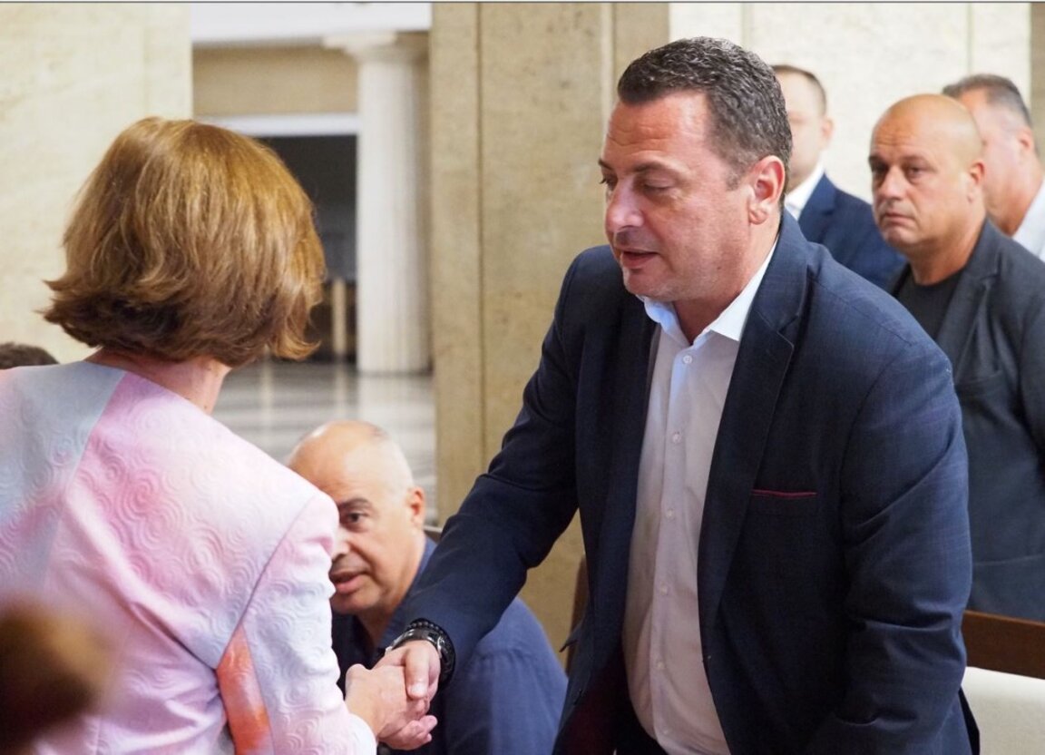 Иван Ченчев и Георги Свиленски внесоха в ЦИК регистрацията на БСП за изборите