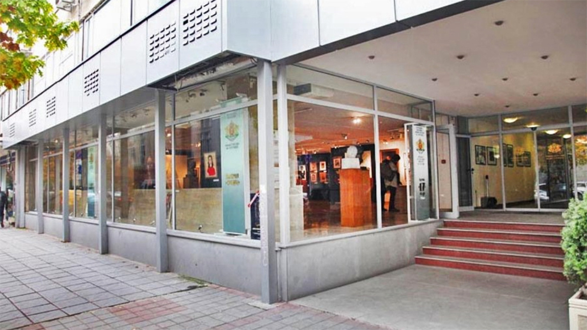 Glass art exhibition opens at Ministry of Culture gallery
