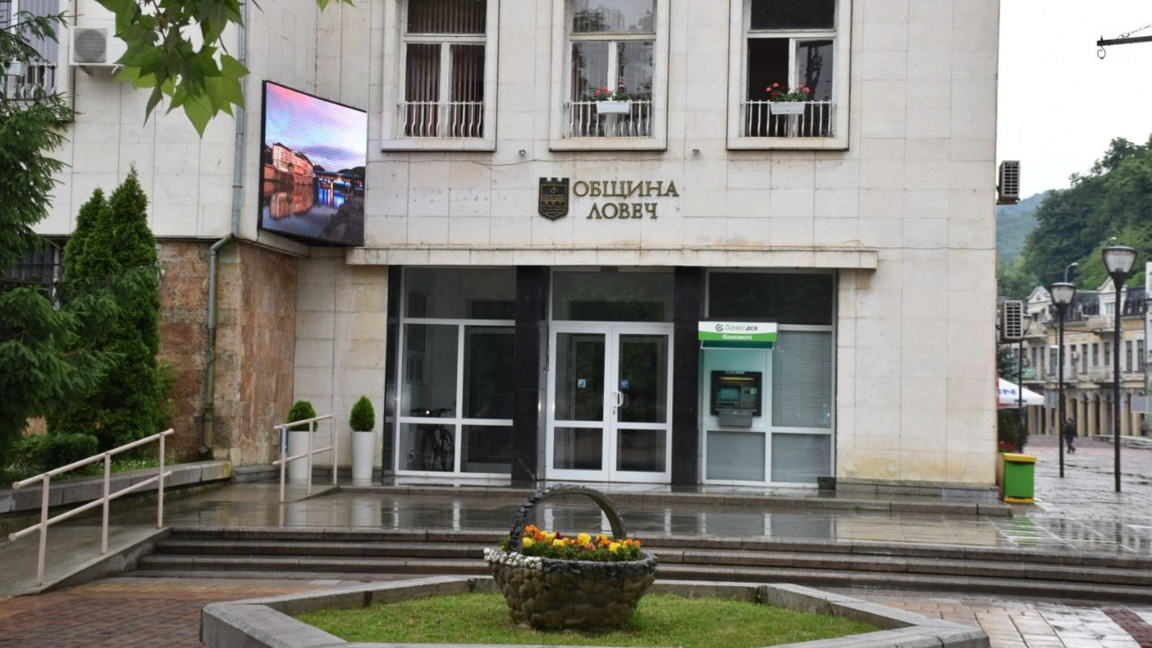 Трећи дан претњи бомбама: евакуисана министарства и јавне зграде