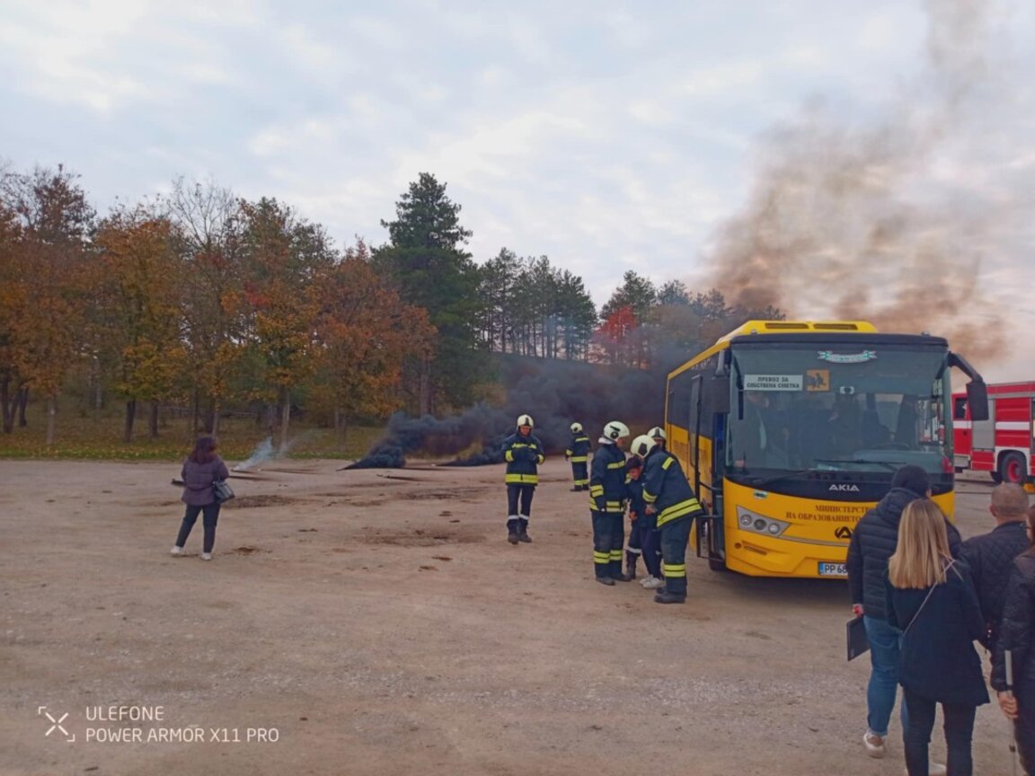 Спасители от две области в съвместно учение