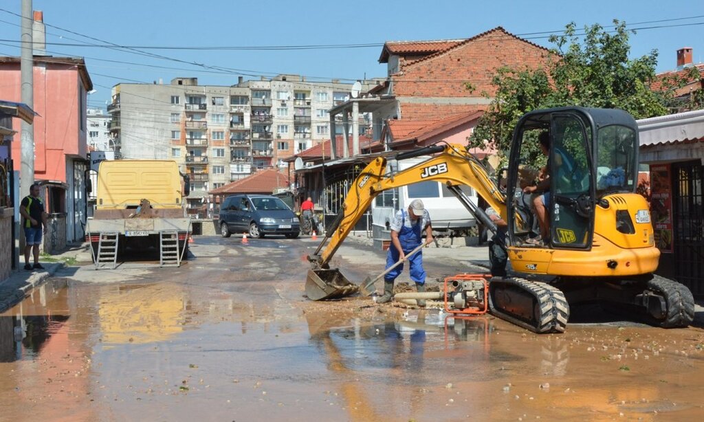 Ремонти и ВиК аварии оставиха без вода АГ болница и стотици домакинства