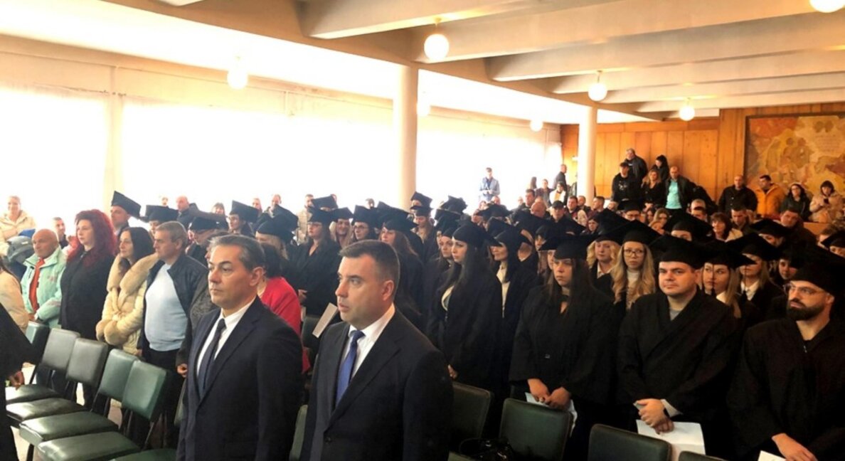 90 абсолвенти от филиала на ПУ в Смолян получиха дипломите си