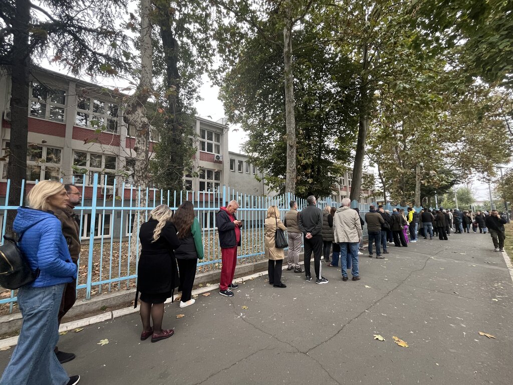 При изключително голям интерес протичат парламентарните избори в Сърбия