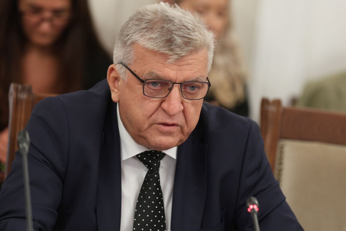 Министърът на околната среда и водите Манол Генов