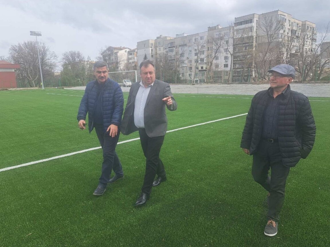 Кметът инспектира Ученическия стадион