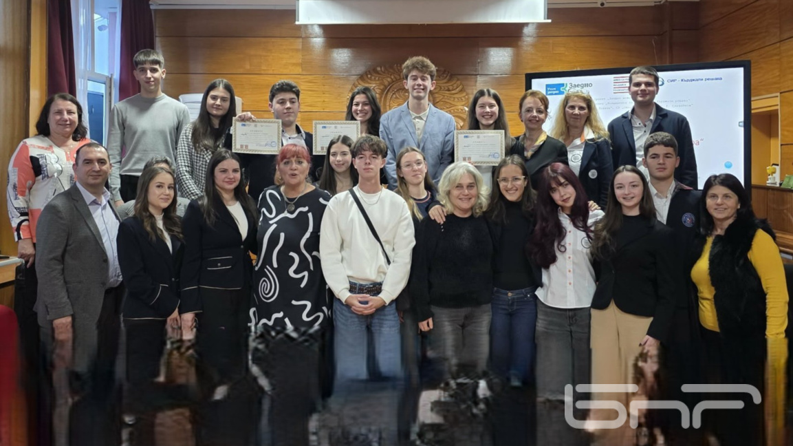 Участници в дебата, ръководители и жури след края на дебата