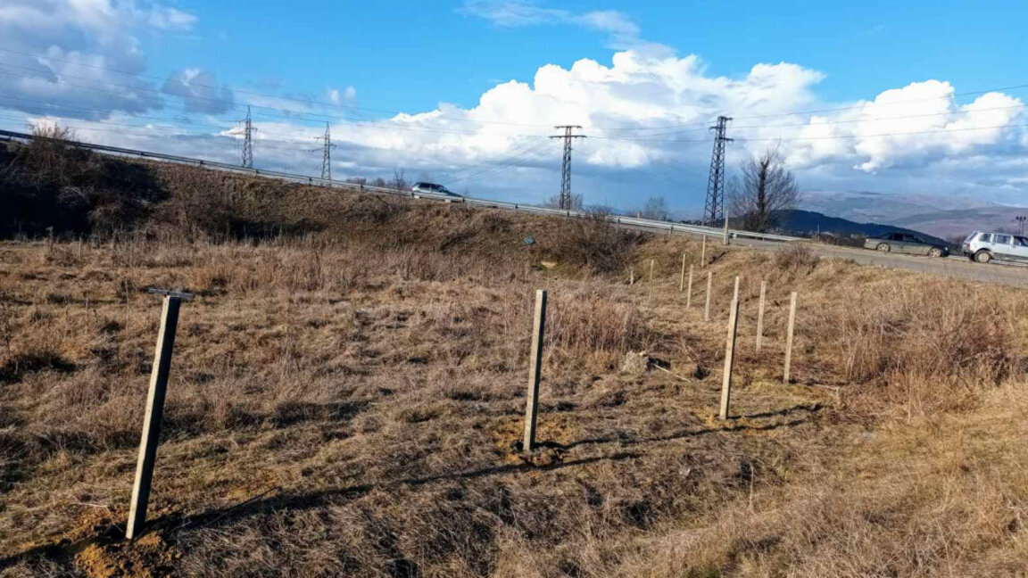 След смъртта на момиче: Започна монтирането на предпазна мрежа на пътя Кюстендил - Ябълково