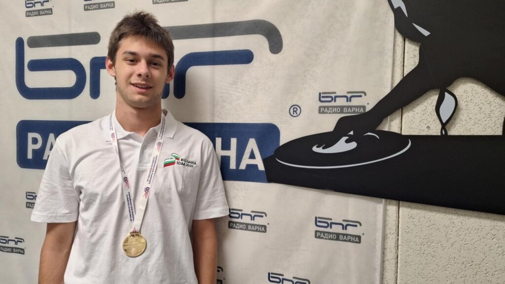 С успехи по физика и бъдеще извън България е златният медалист Светослав Арабов