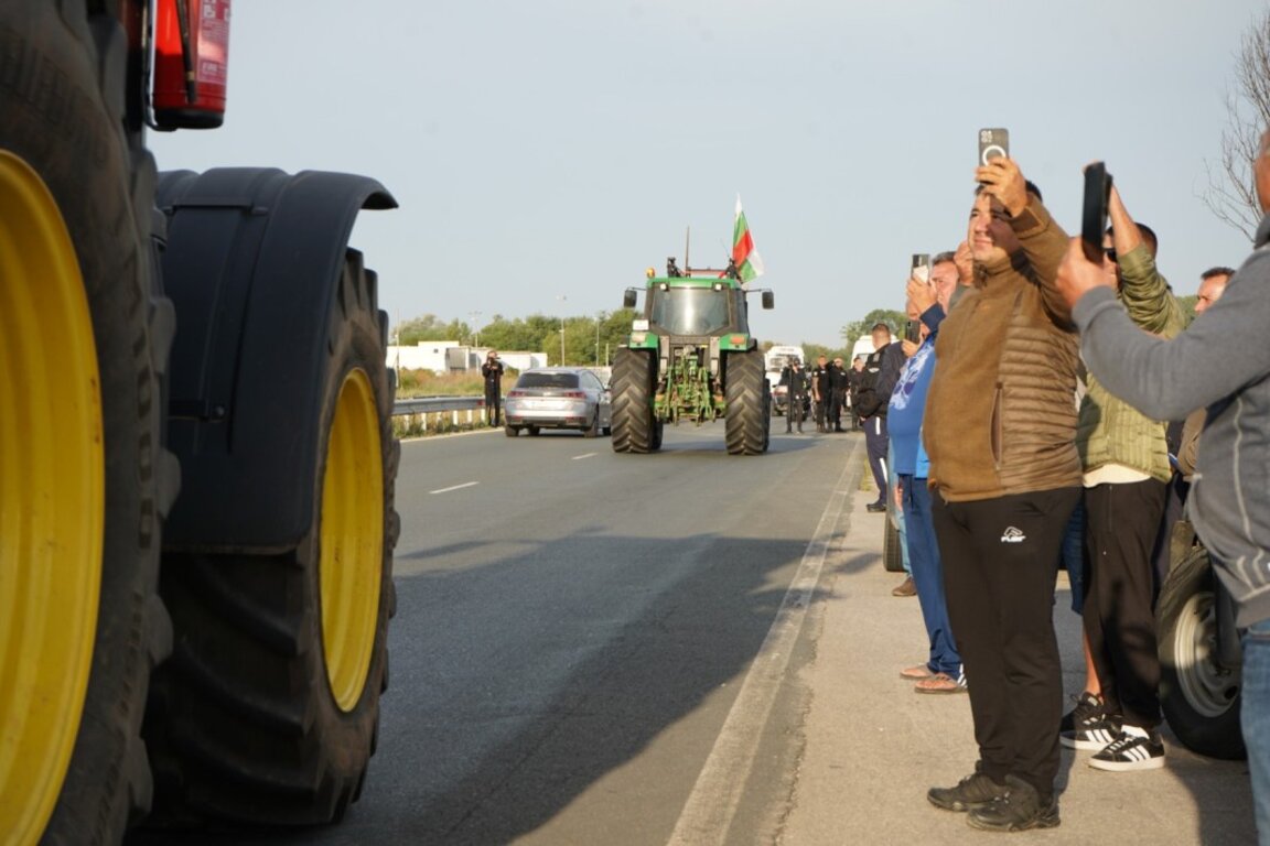 Протестиращи земеделци край Долни Богров, 19 септември 2023 г.