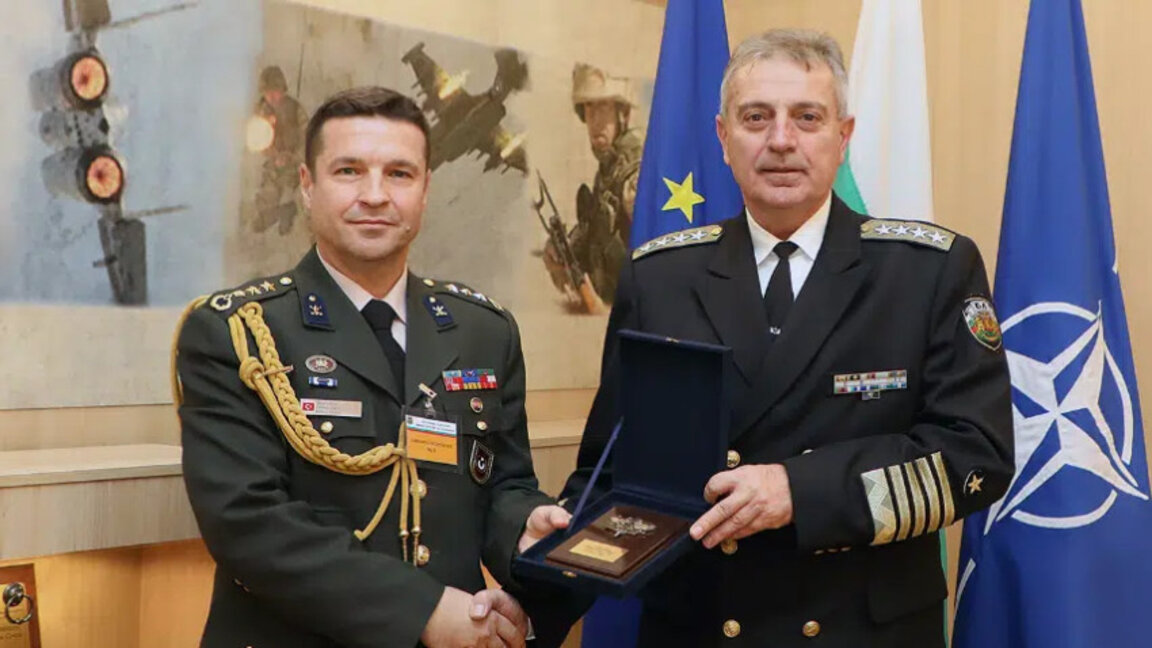 Начальник обороны встретился с военным атташе Турции в Софии
