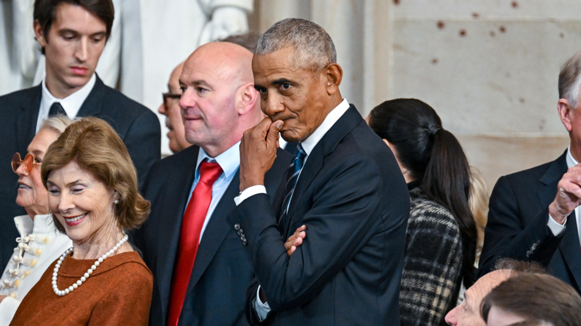 Тръмп обвини Обама в разкриване на класифицирана информация за извънземните