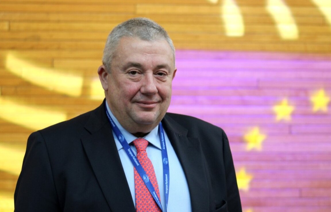 Илия Лазаров