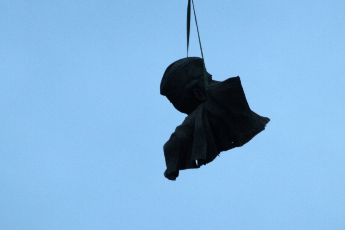 Продължава демонтирането на Паметника на Съветската армия