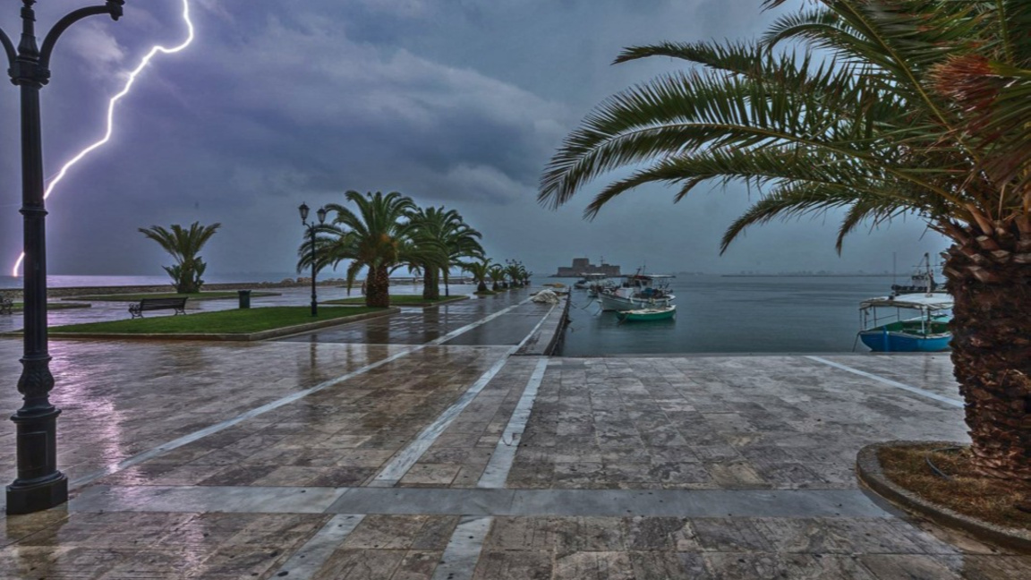 Дъжд и сняг в Гърция, има риск от наводнения