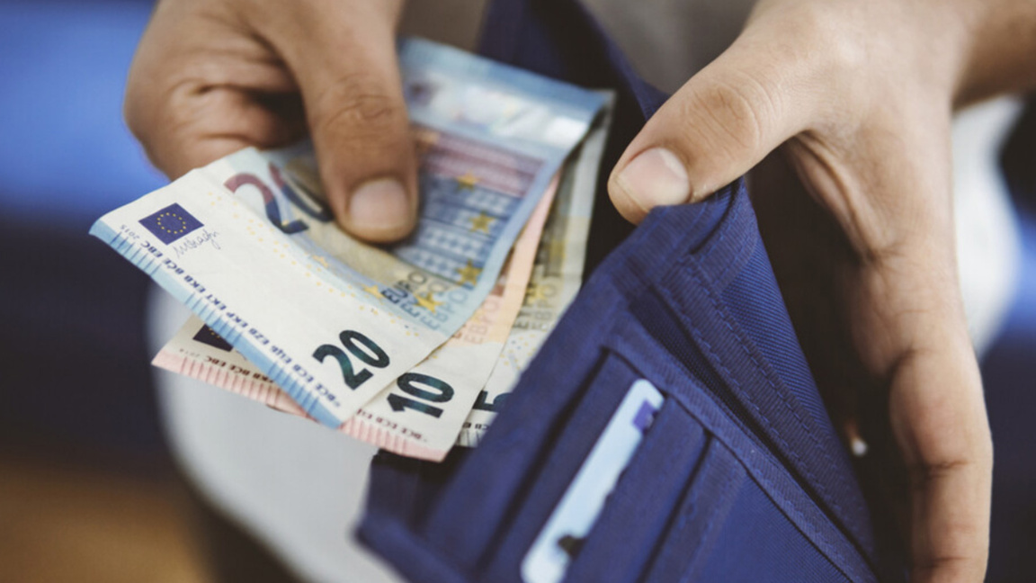 Млада жена търси помощ, заради заплахи от фирма за бързи кредити