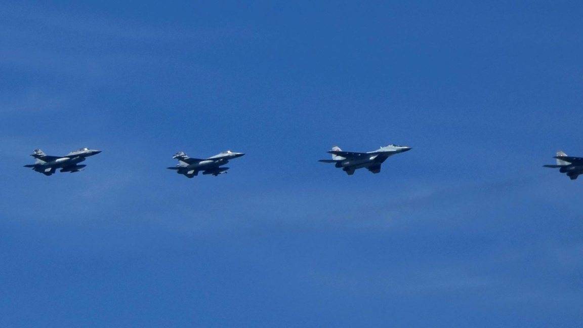 Български изтребители МиГ-29 и гръцки F-16 проведоха съвместни тренировъчни полети
