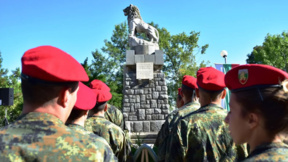 Пред монумента на загиналите във войните отбелязват Съединението във Враца 