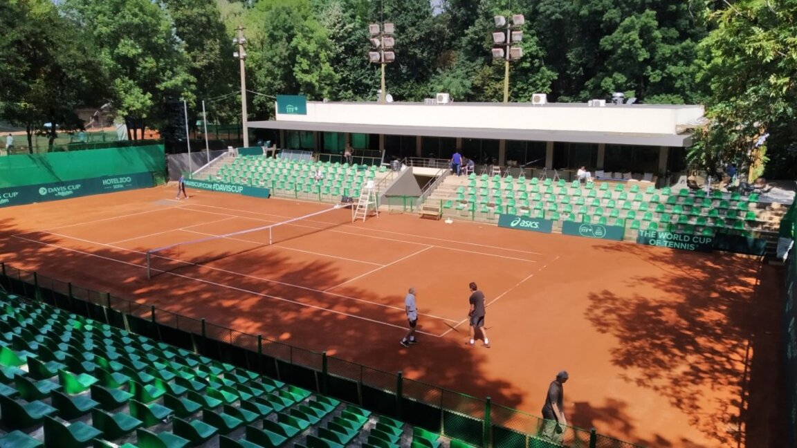 Централният корт на Националния тенис център.