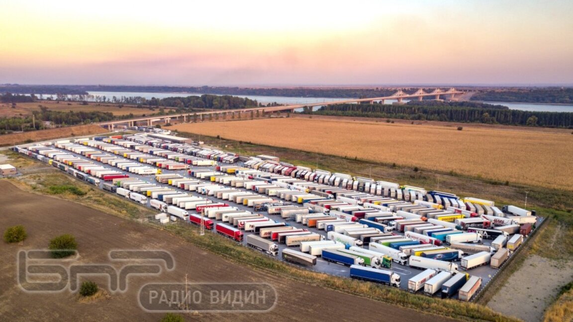 Буферният паркинг при Дунав мост 2 остава частен
