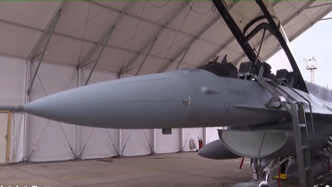 The first F-16 fighter aircraft for the Bulgarian army has arrived