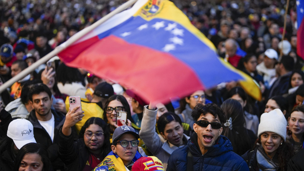 Демонстрация в Мадрид след свалянето от власт на Николас Мадуро