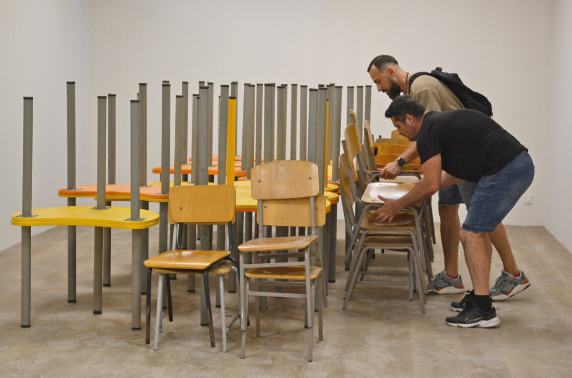 Класните стаи, подреждани в храм „Св. Прокопий Варненски“, готови за малките ученици от ОУ "Йордан Йовков"