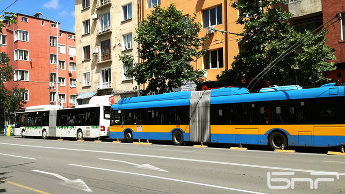 И наземният градски транспорт в София ще работи във вторник
