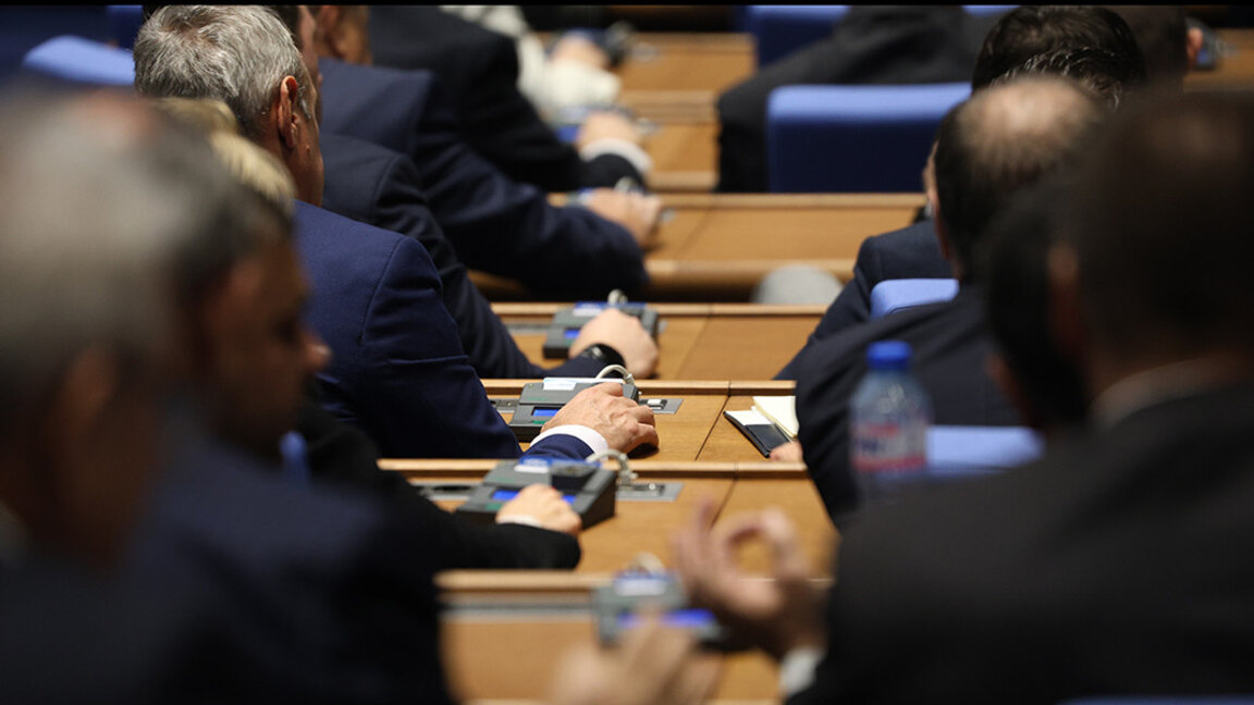 Parlamento dokuzuncu denemede de başkanını seçemedi