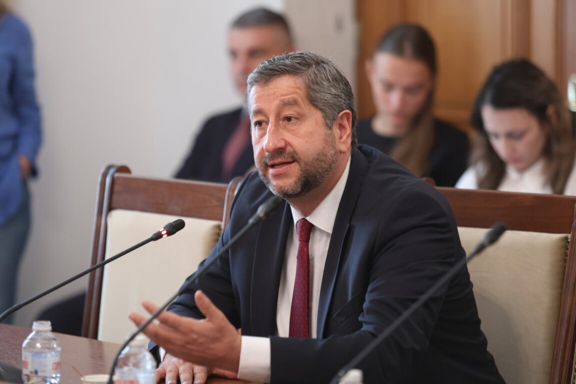 Христо Иванов на заседанието на комисията за влиянието на Петьо Петров - Еврото и  Мартин Божанов - Нотариуса в съдебната система -  1 август 2024 г.