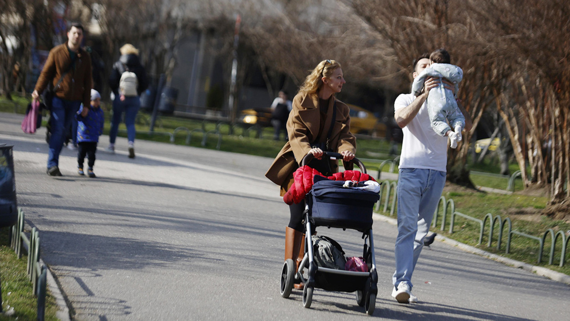 Sunny and warm Friday expected