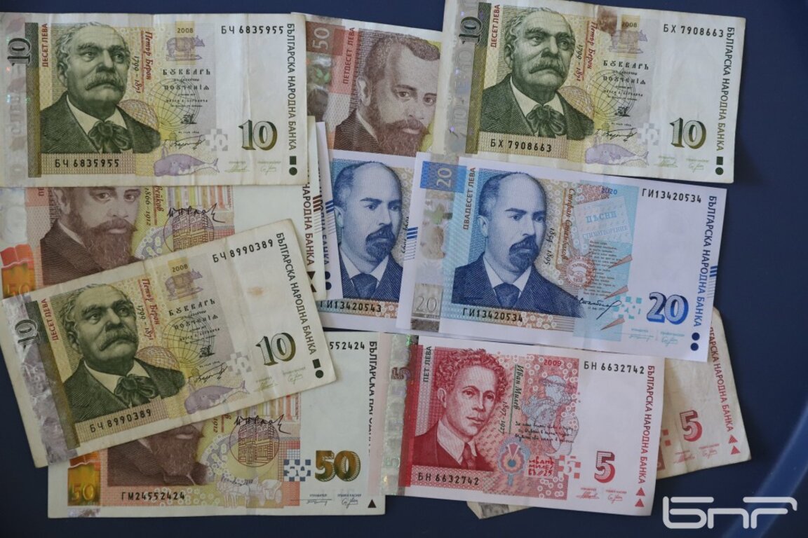 Синдикати и работодатели обсъждат как ще се определя минималната заплата