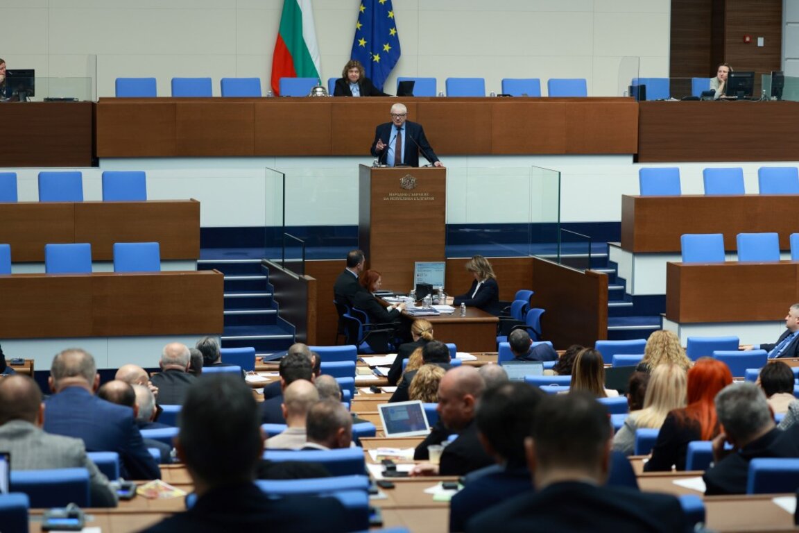 Гласуването за вота за недоверие ще е в четвъртък, в 13:45 часа