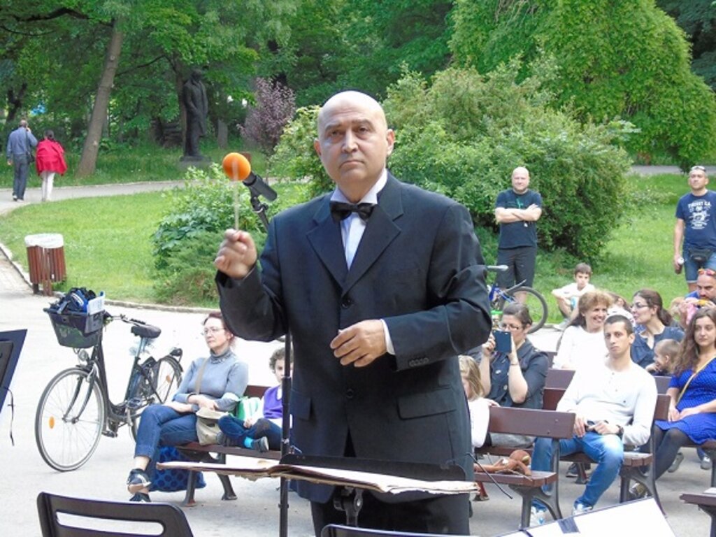 Диригентът Васил Делиев
